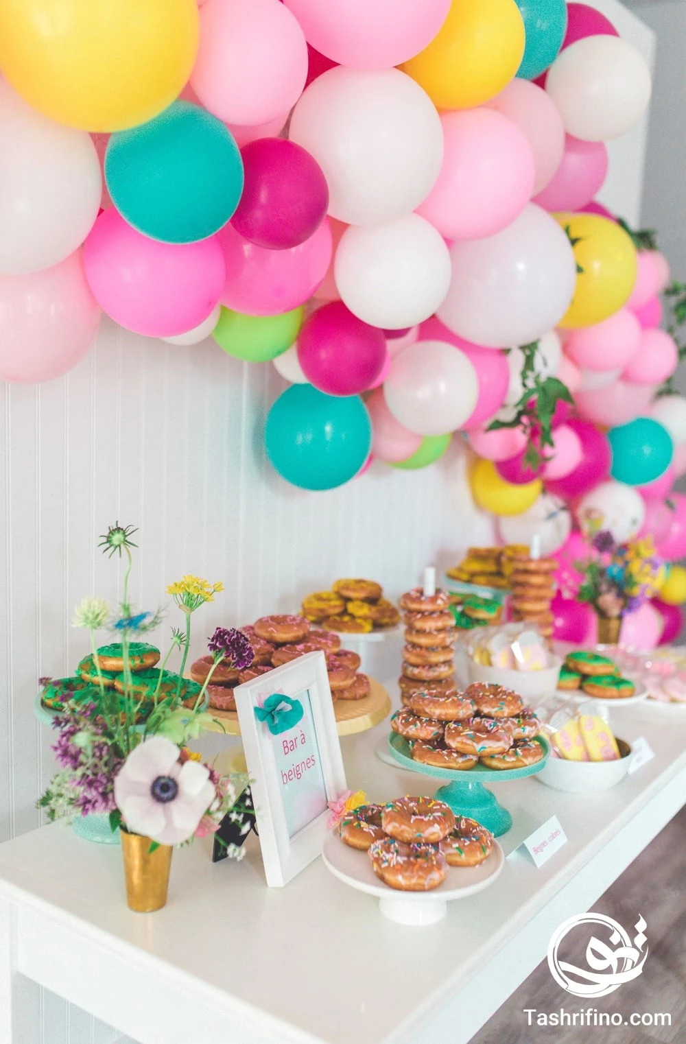 میز شیرینی رنگی