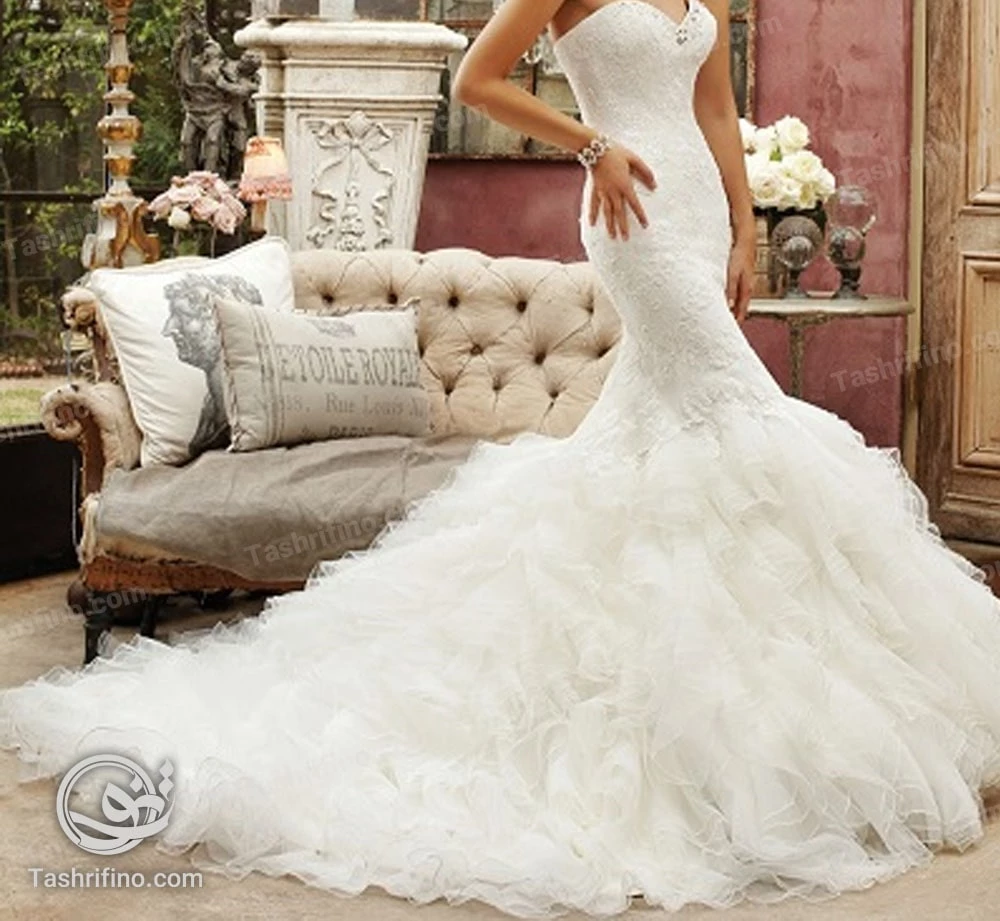 لباس عروس مناسب عروس با کمر باریک و ساعت شنی