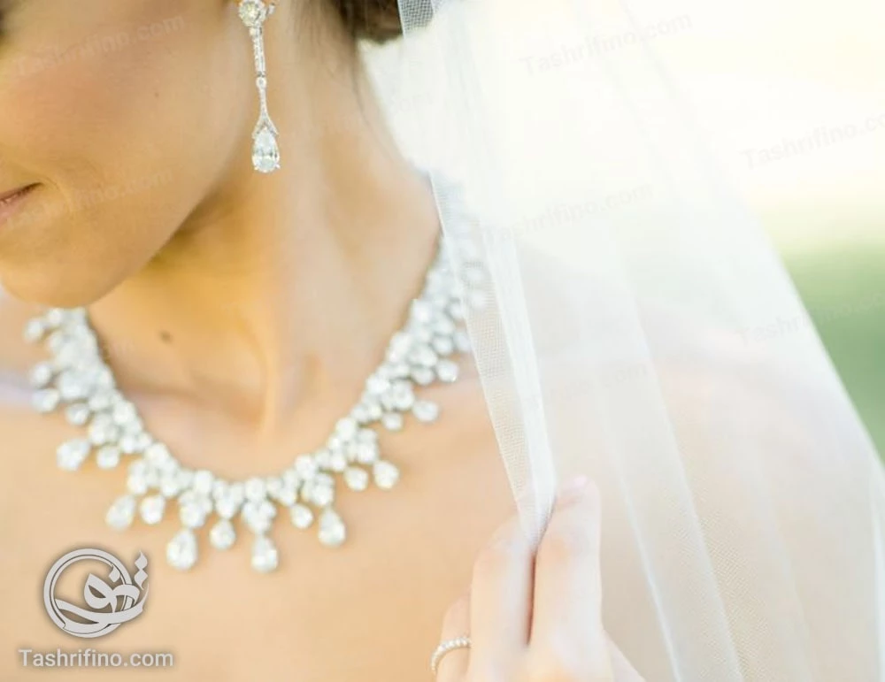 انتخاب سرویس طلا متناسب با لباس عروس