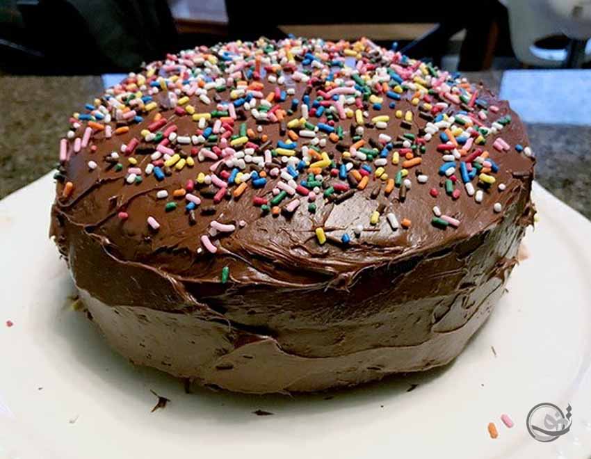 طرز تهیه کیک ساده خانگی بدون همزن برقی و بدون فر ساده و سریع تشریفینو