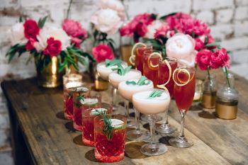 انواع نوشیدنی و شیرینی در تشریفات عروسی